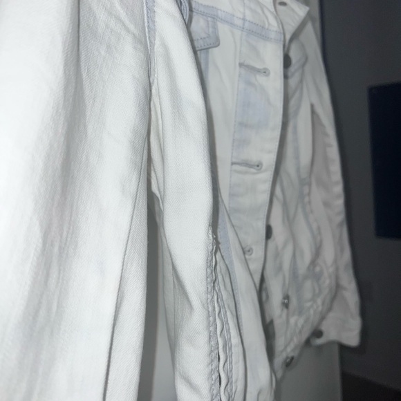 LOFT Women's Light Wash Denim Jacket - Picture 7 of 8